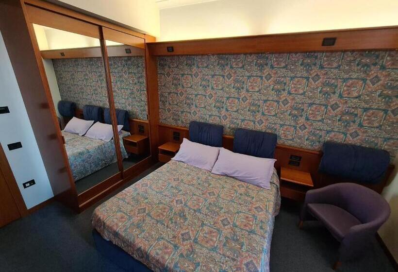 Номер Стандарт Вид на Море с Балконом, Sabra