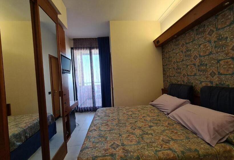 Номер Стандарт Вид на Море с Балконом, Sabra