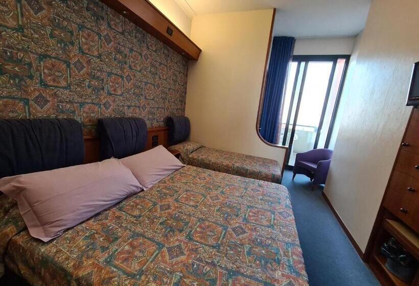 Номер Стандарт Трехместный, Sabra