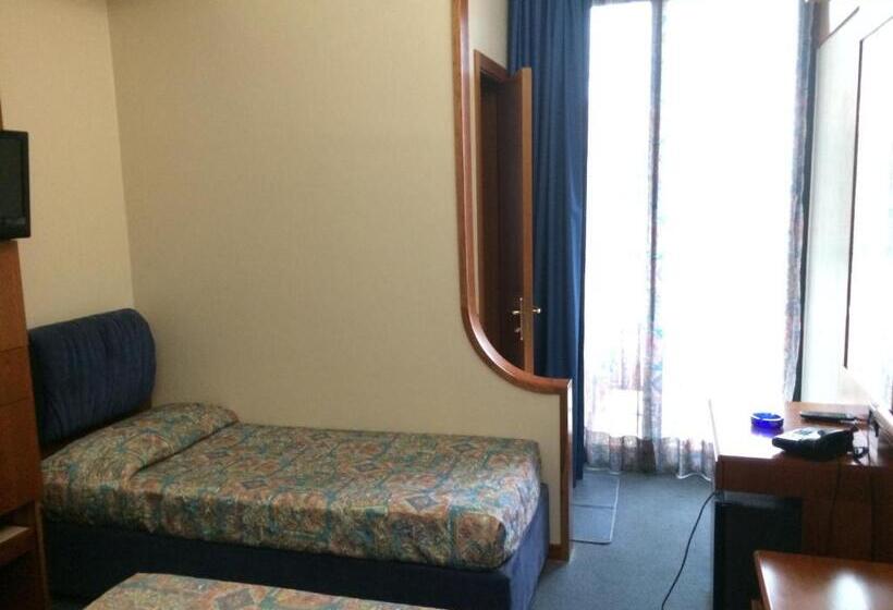 Номер Стандарт Трехместный, Sabra