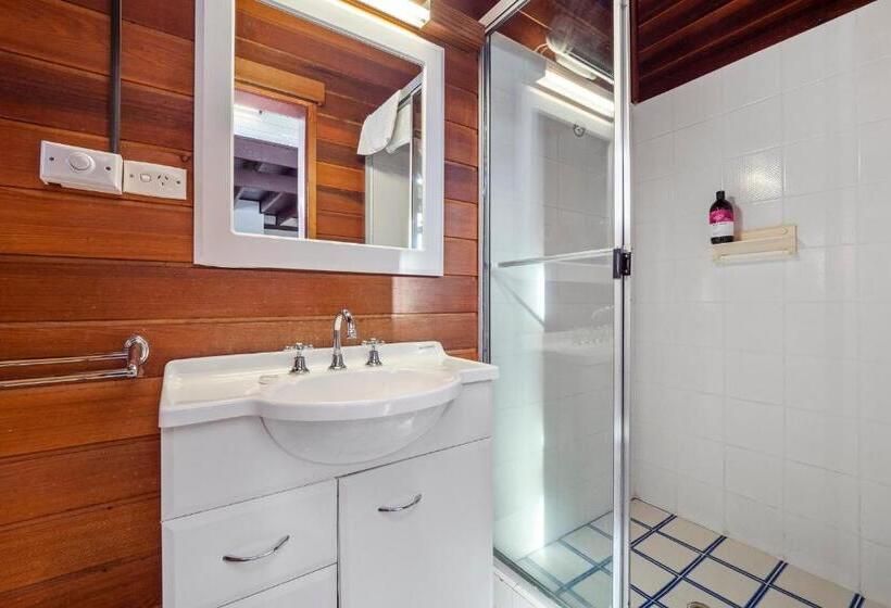 חדר משפחתי, Snowy Gums