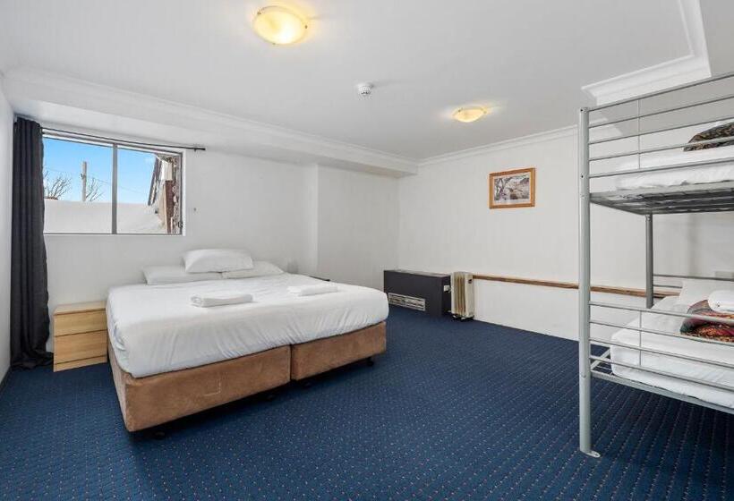 דירת שני חדרים, Snowy Gums