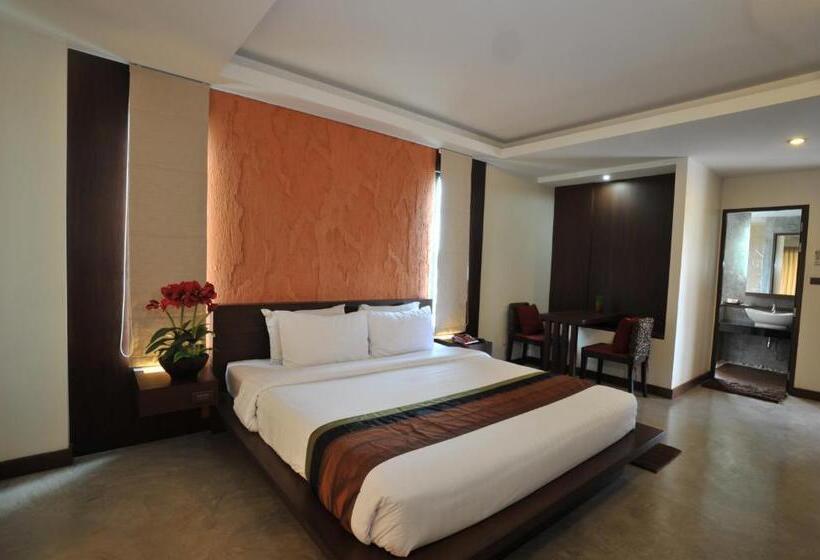 سوییت جونیور, The Charm Boutique Resort