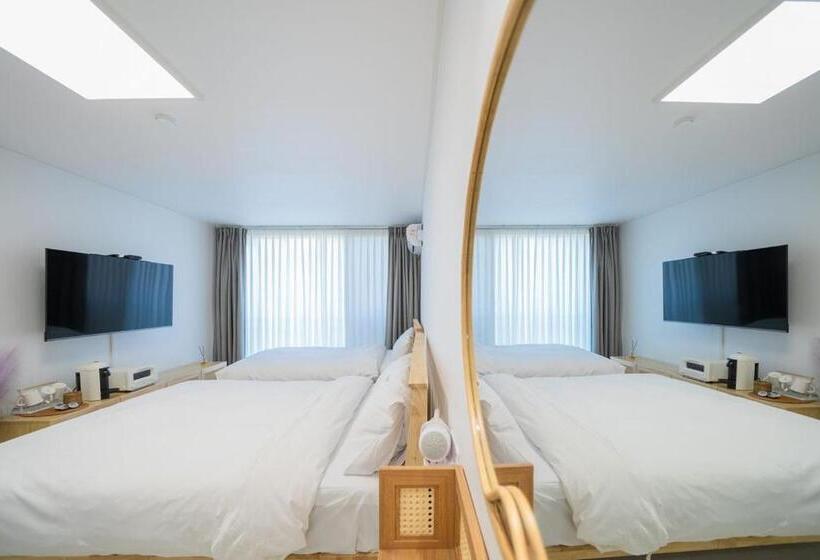 패밀리 룸, Zio Pinetree