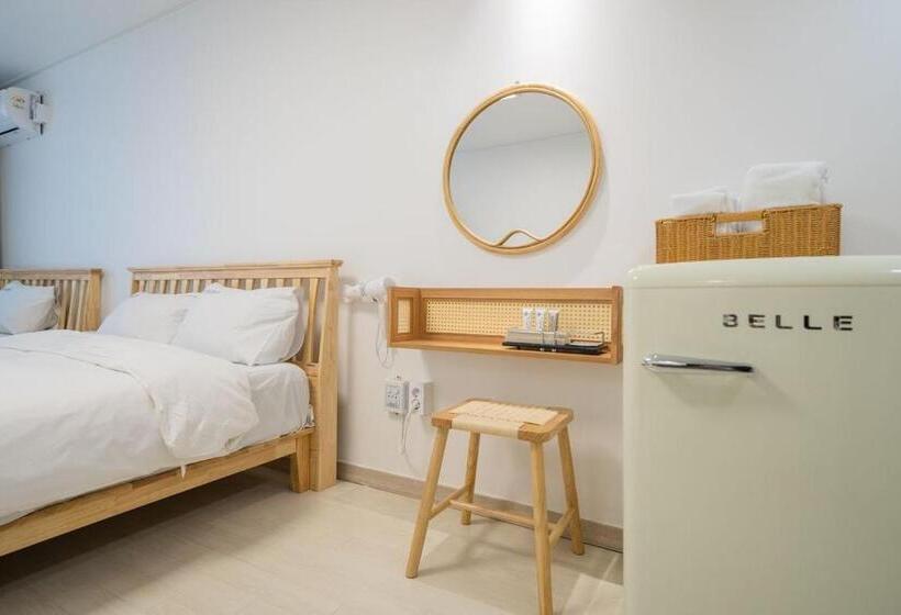 패밀리 룸, Zio Pinetree