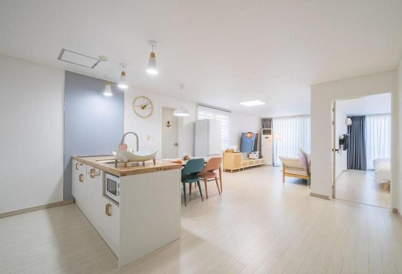 Family Suite, Zio Pinetree