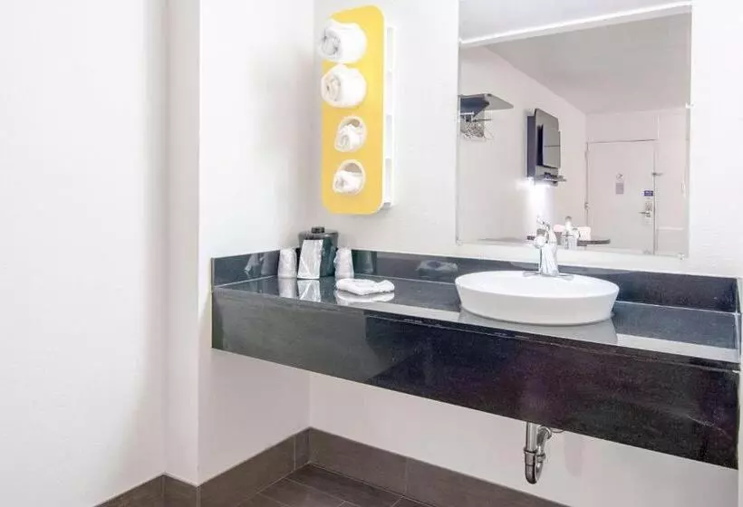 デラックスの４人部屋, Motel 6 Glassboro, Nj   Rowan University