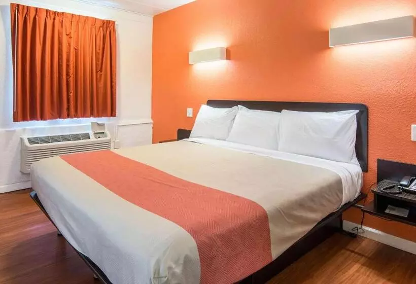 身障者適用スタンダードルーム, Motel 6 Glassboro, Nj   Rowan University