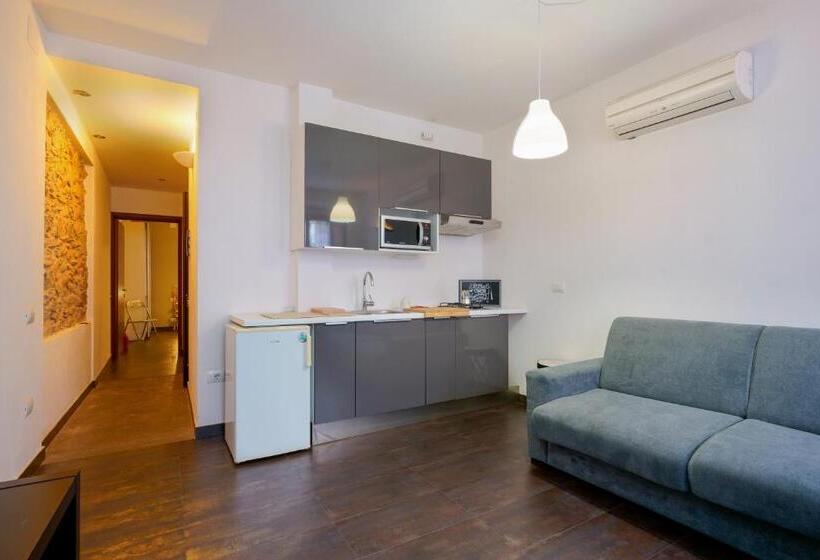 شقة غرفة واحدة, Il Palazz8