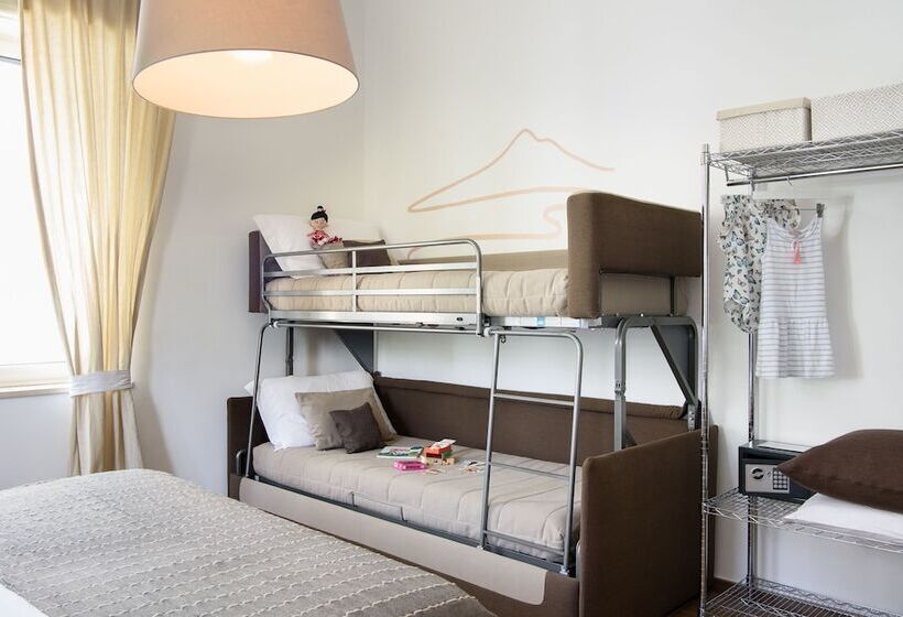 패밀리 룸, La Maison Des Tout Le Monde