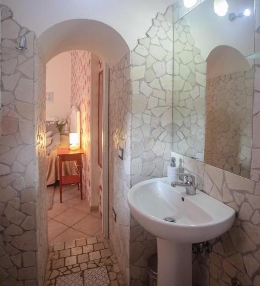 Chambre Standard, A Corte