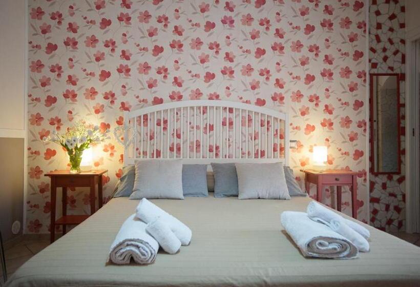 Chambre Standard, A Corte