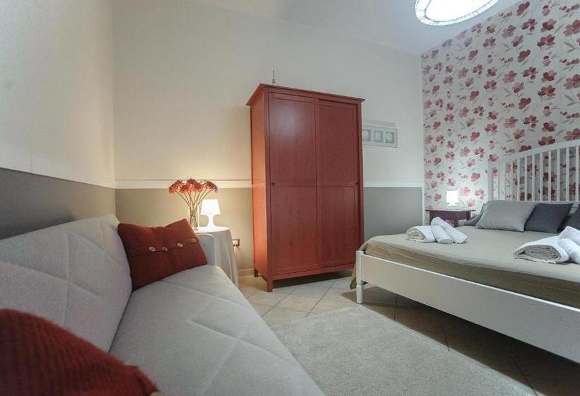 Chambre Standard, A Corte