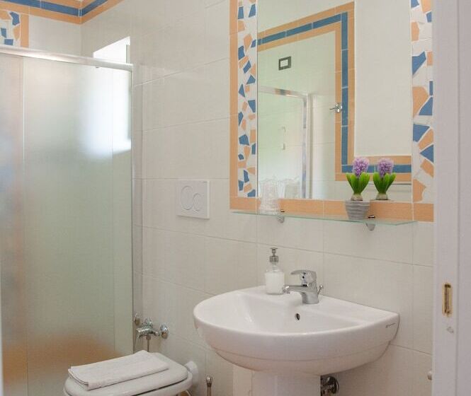 Chambre Confort, A Corte