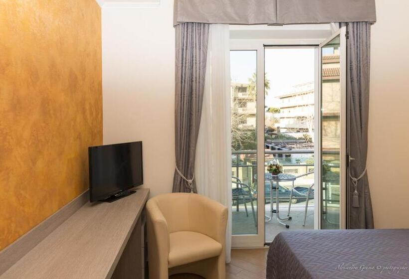 标准间, Porto Di Claudio