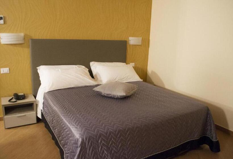 标准间, Porto Di Claudio