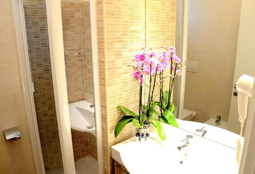 标准间, Porto Di Claudio