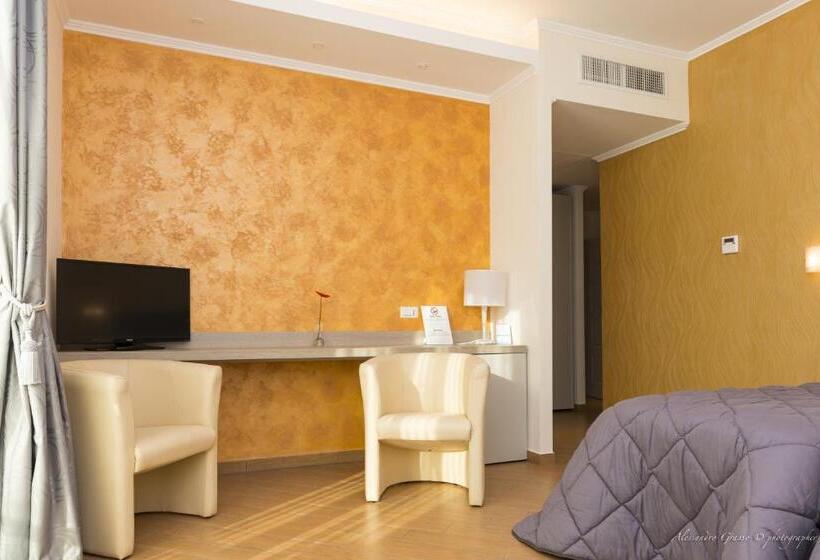 标准三人间, Porto Di Claudio