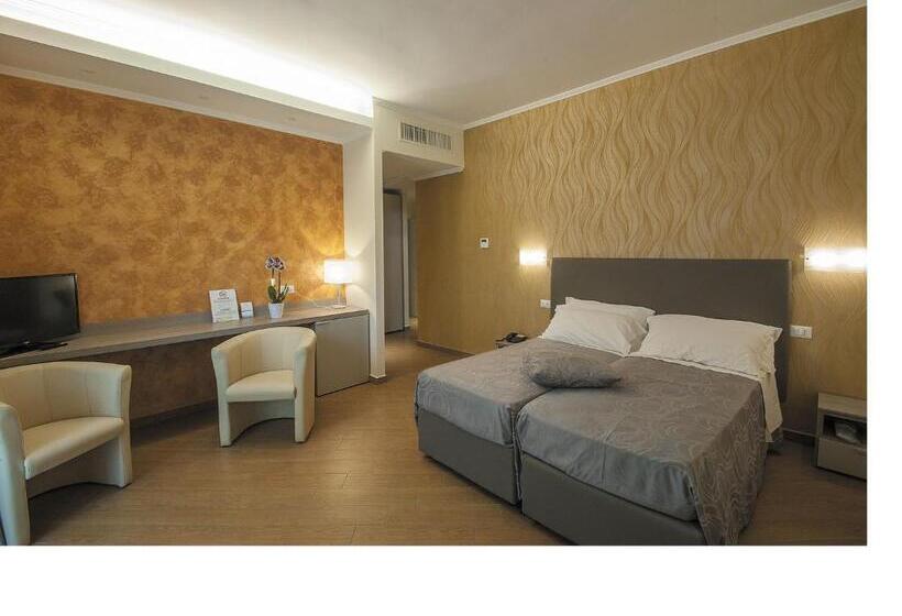 标准三人间, Porto Di Claudio