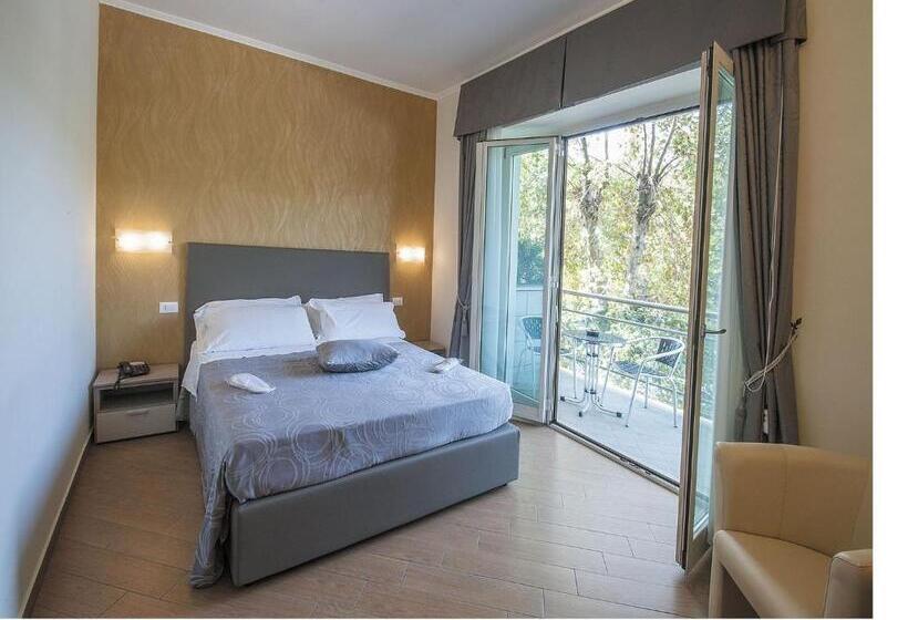 标准间, Porto Di Claudio