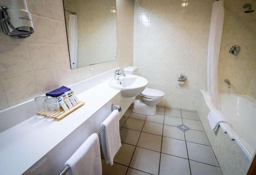 스탠다드 스튜디오, Comfort Hotel Flames Whangarei