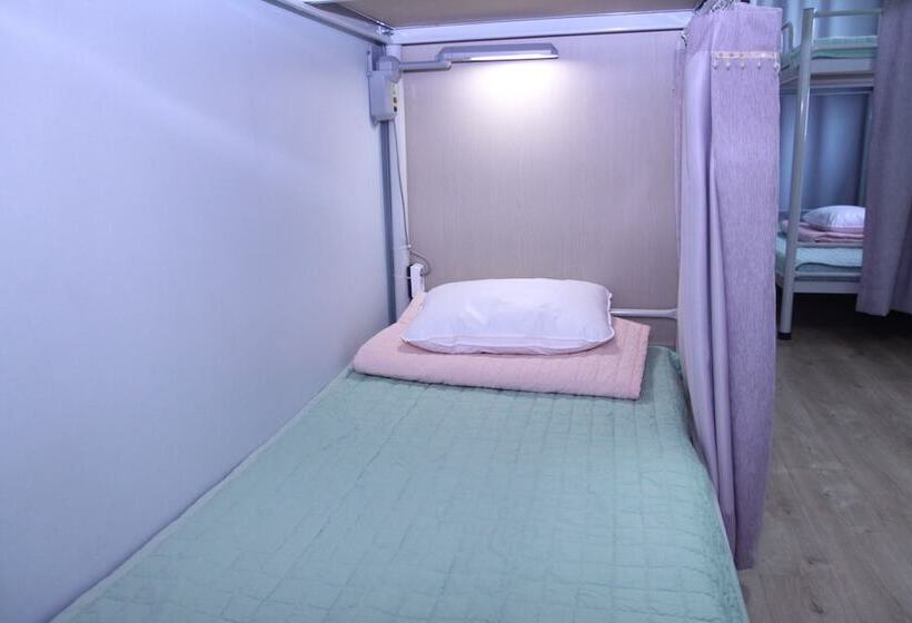 ルームシェアのワンベッド, Hostel Dahyun