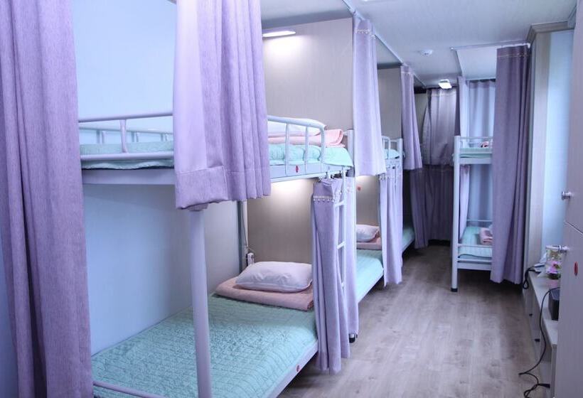 ルームシェアのワンベッド, Hostel Dahyun