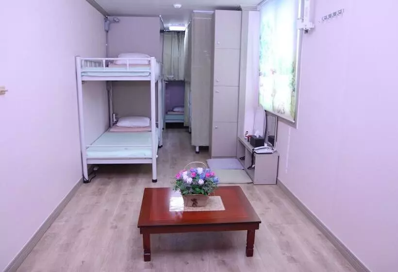 Perhehuone, Hostel Dahyun