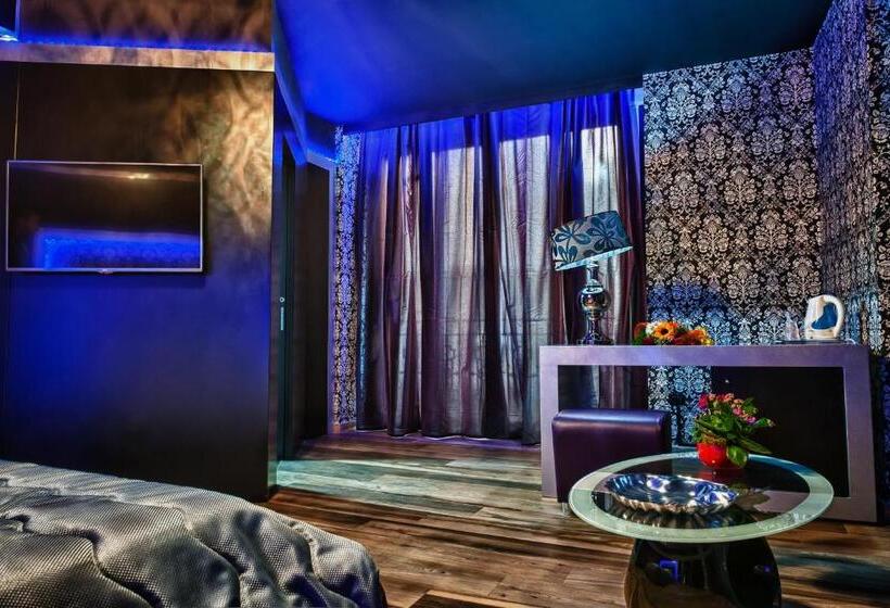 سوئیت با وان آب گرم, Angioino & Spa