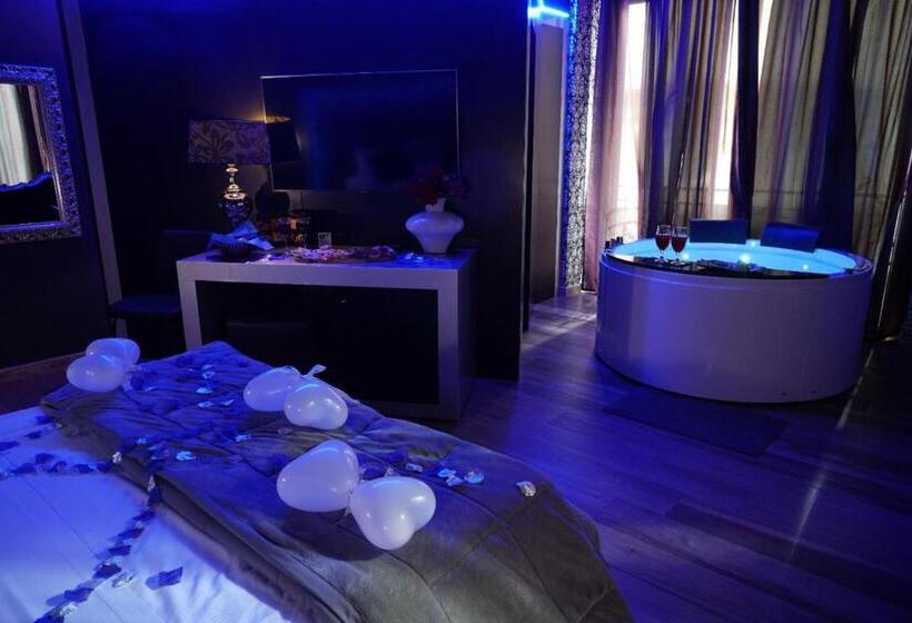 سوئیت با وان آب گرم, Angioino & Spa