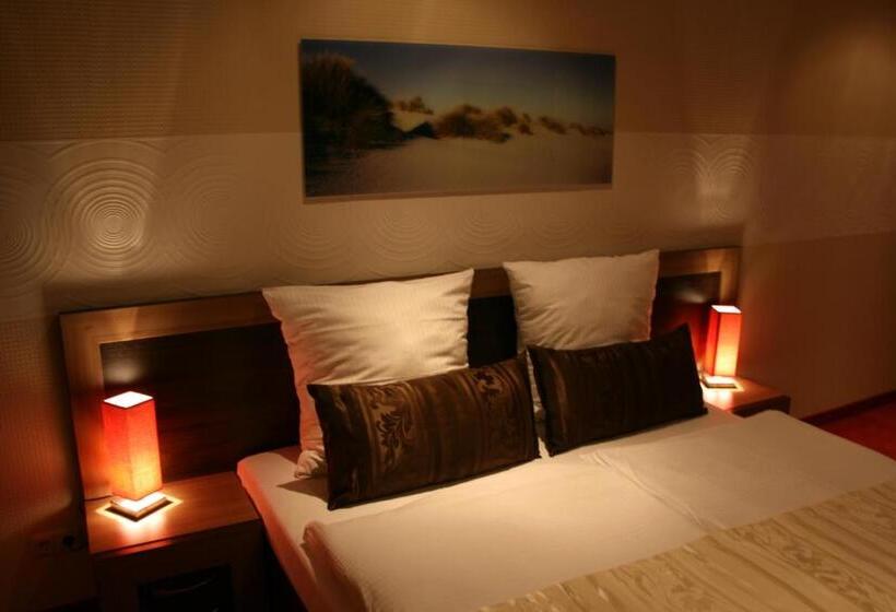 Standard Szoba, Home