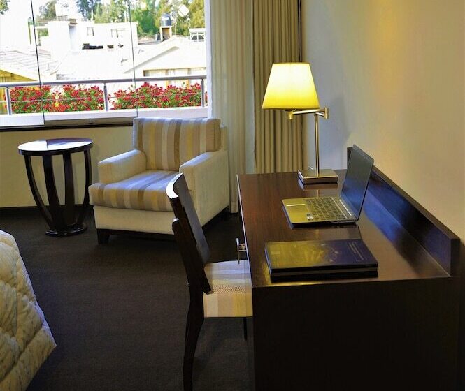 סוויטת ג'וניור, Mint