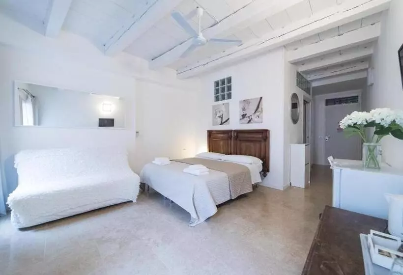 اتاق استاندارد سه نفره, Academia Residence