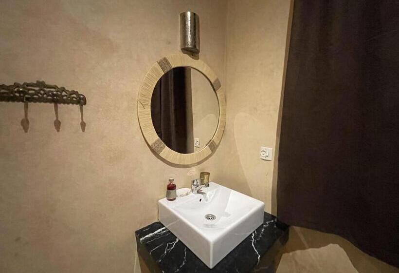Standard Triple Room, Riad Samarine