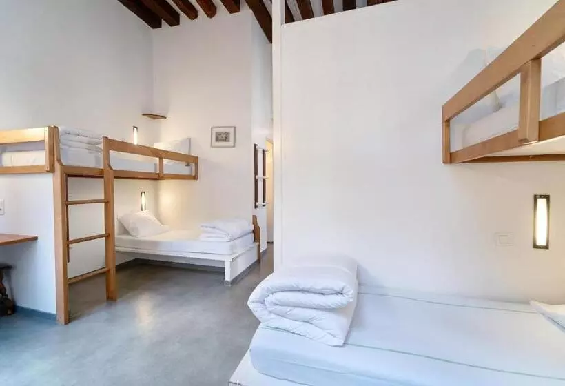 ルームシェアのワンベッド, Mije Marais Hostel