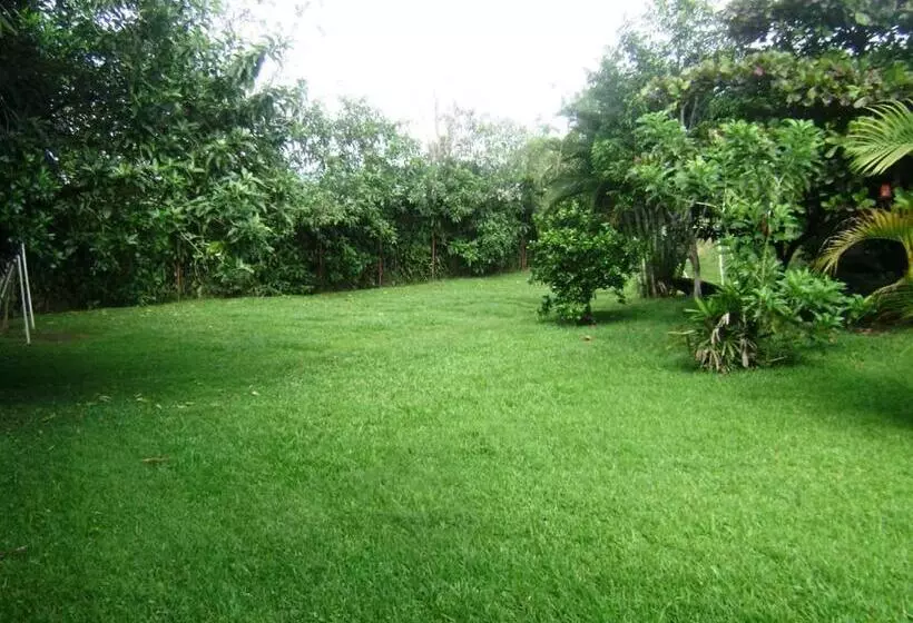 Perhehuone, B&b Garden Grecia