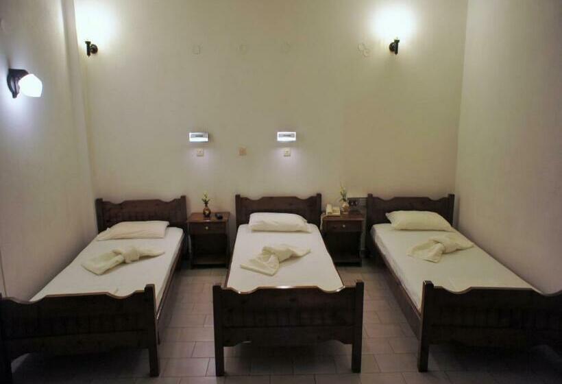 اتاق استاندارد سه تخته با بالکن, Anthemis