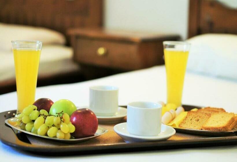 اتاق استاندارد سه تخته با بالکن, Anthemis