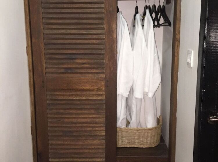 سوییت لوکس, De Sonyn Boutique