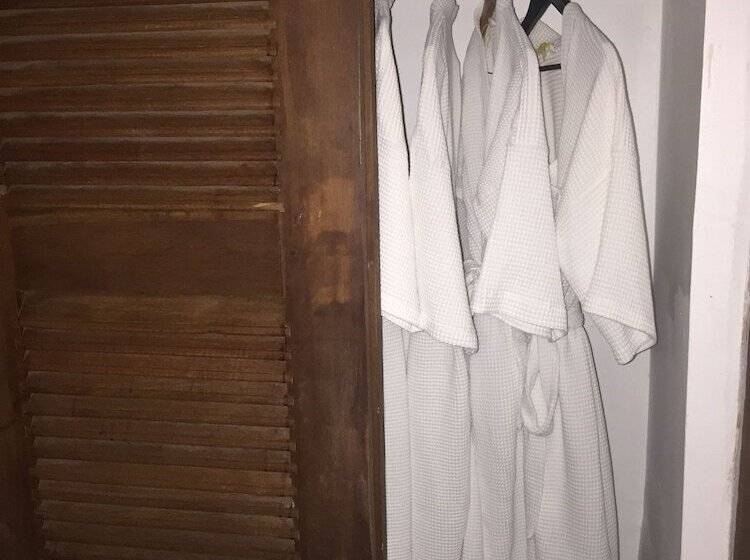 سوییت لوکس, De Sonyn Boutique