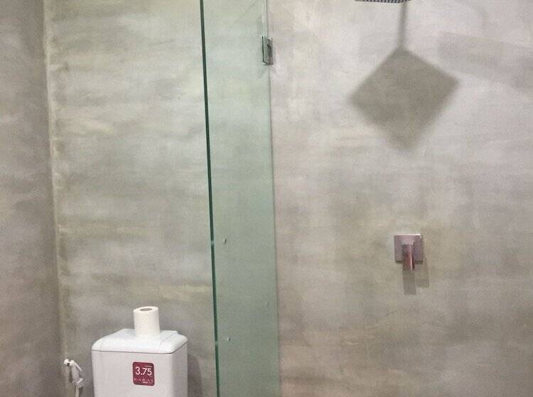 اتاق لوکس با چشمانداز استخر, De Sonyn Boutique