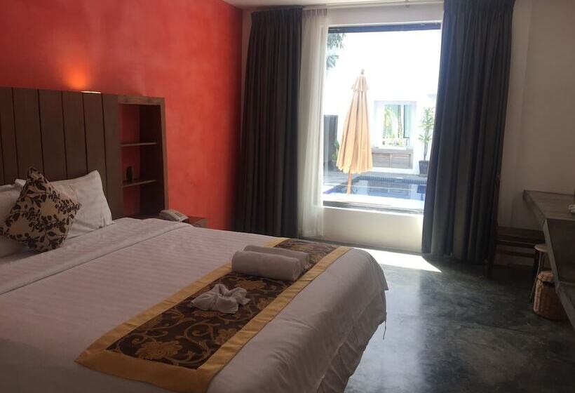 اتاق لوکس با چشمانداز استخر, De Sonyn Boutique