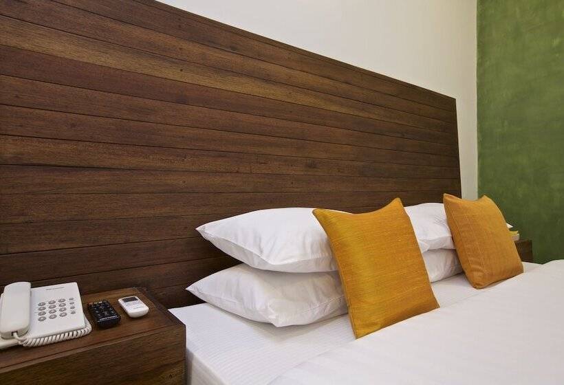 اتاق لوکس با چشمانداز استخر, De Sonyn Boutique