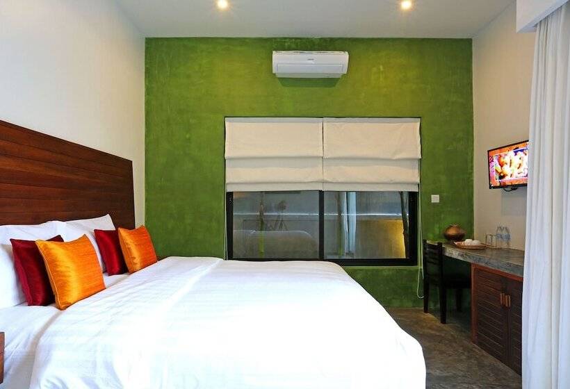 اتاق لوکس با چشمانداز استخر, De Sonyn Boutique