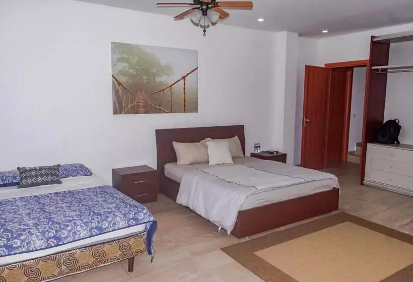 اتاق استاندارد چهار تخته, Las Palmas Beach