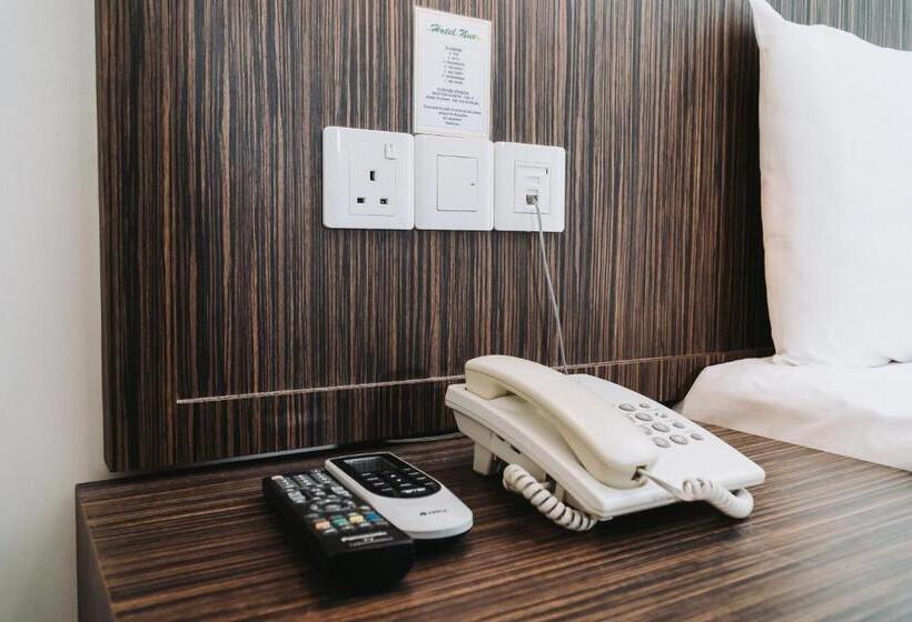 غرفة قياسية سرير كينج, Nur Miri