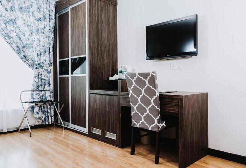 جناح جونيور, Nur Miri