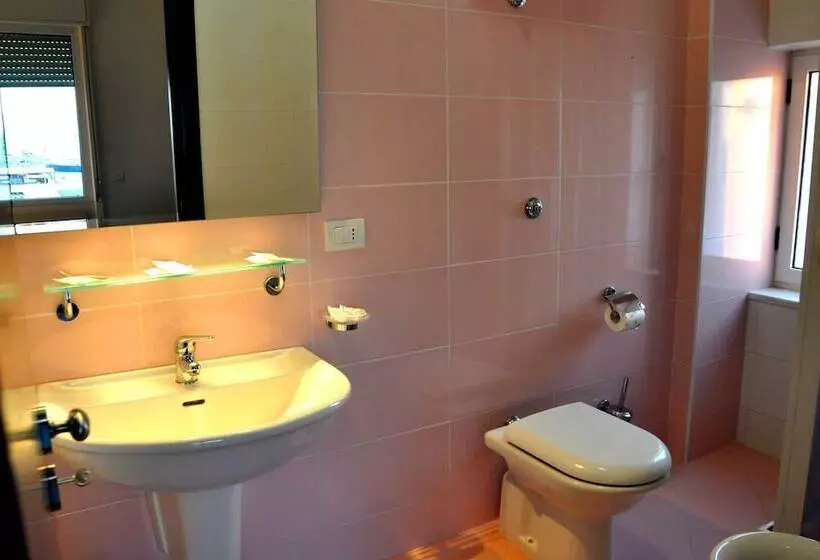 Comfort Kolmen Hengen Huone, Riviera Spineta