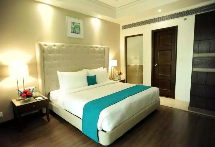 キングサイズベッドのデラックスルーム, Sarovar Portico Jalandhar