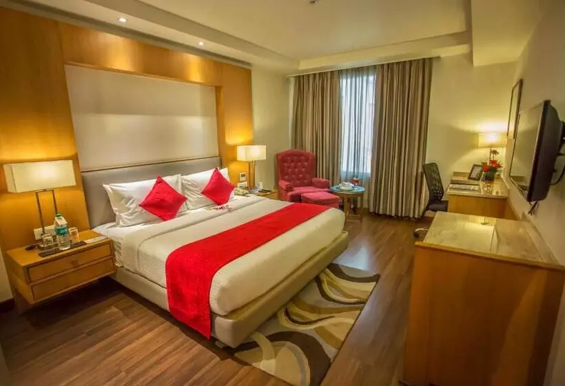 キングサイズベッドのデラックスルーム, Sarovar Portico Jalandhar
